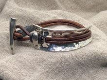 Load image into Gallery viewer, Hammered Half Cuff - Piel Rustika