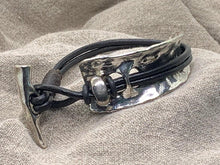 Load image into Gallery viewer, Hammered Half Cuff - Piel Rustika