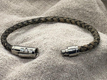 Load image into Gallery viewer, Stainless Steel Bayonete With Rhinestones - Piel Rustika