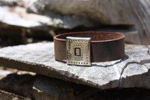 Load image into Gallery viewer, Carved Dots - Piel Rustika