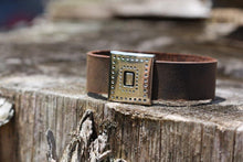 Load image into Gallery viewer, Carved Dots - Piel Rustika