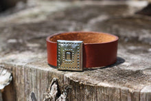 Load image into Gallery viewer, Carved Dots - Piel Rustika