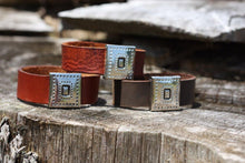 Load image into Gallery viewer, Carved Dots - Piel Rustika