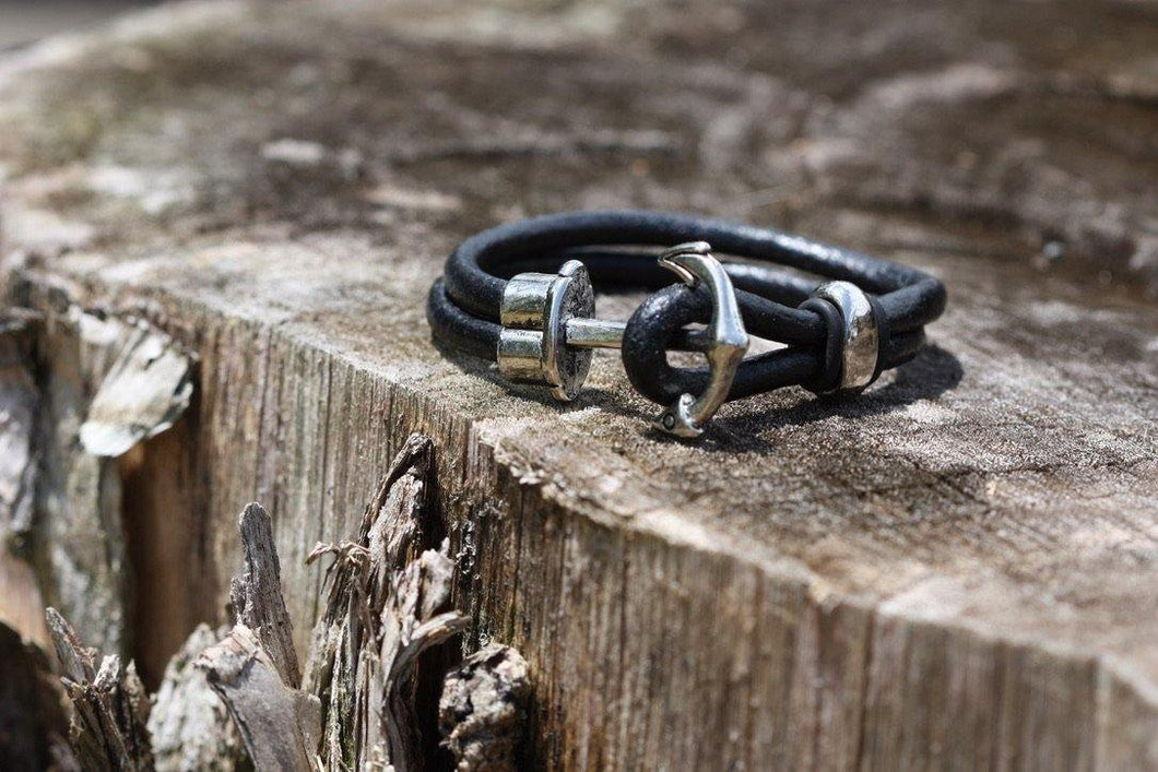 A fashionable modern combination of my passion for the Ocean with a rustic feel. 