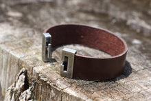 Load image into Gallery viewer, T Bar Lock - Piel Rustika