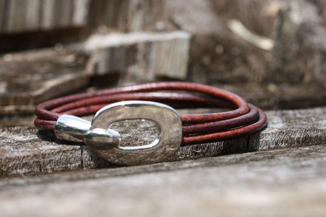 This multi strands bracelet lends a touch of shine and edge to your look.