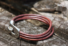 Load image into Gallery viewer, This multi strands bracelet lends a touch of shine and edge to your look.