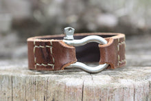 Load image into Gallery viewer, Wide Band Stainless Steel Shackle - Piel Rustika