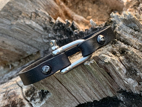 Flat Leather Shackle Bracelet