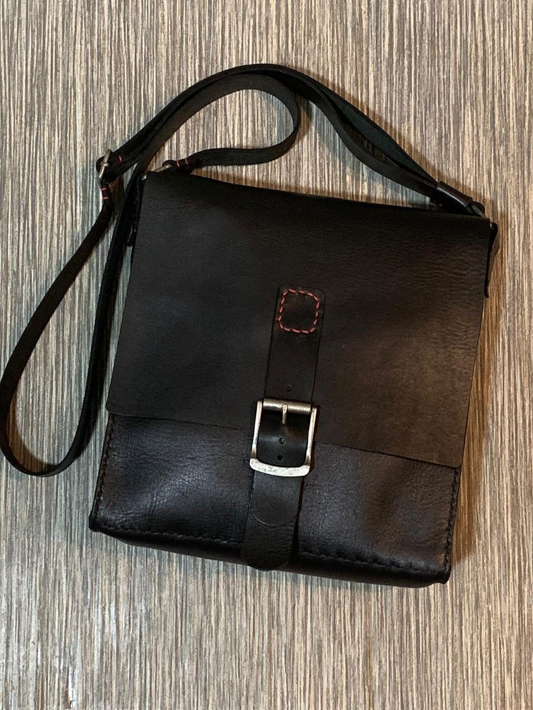 Silver Buckle Crossbody - Piel Rustika