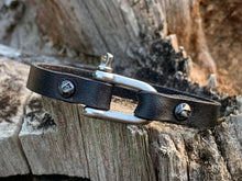Load image into Gallery viewer, Flat Leather Shackle Bracelet