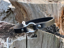 Load image into Gallery viewer, Flat Leather Shackle Bracelet