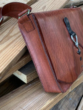 Load image into Gallery viewer, Hook Messenger Bag - One of a Kind - Piel Rustika