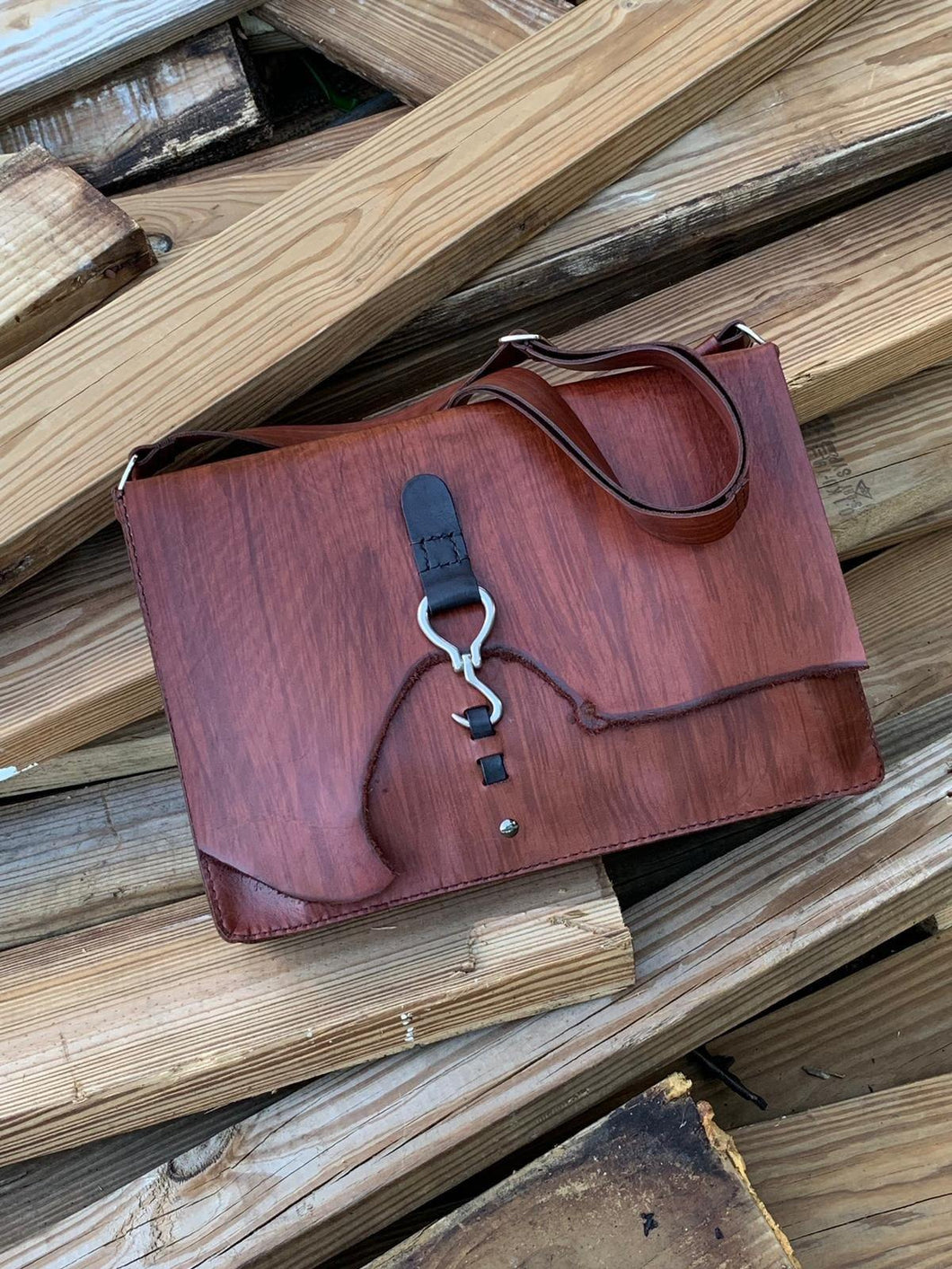 Hook Messenger Bag - One of a Kind - Piel Rustika