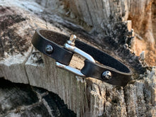 Load image into Gallery viewer, Flat Leather Shackle Bracelet