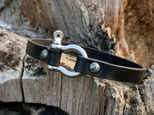 Load image into Gallery viewer, Flat Leather Shackle Bracelet