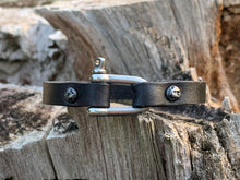 Load image into Gallery viewer, Flat Leather Shackle Bracelet